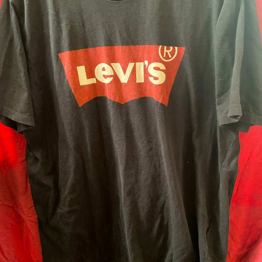 Classic Levi black tee